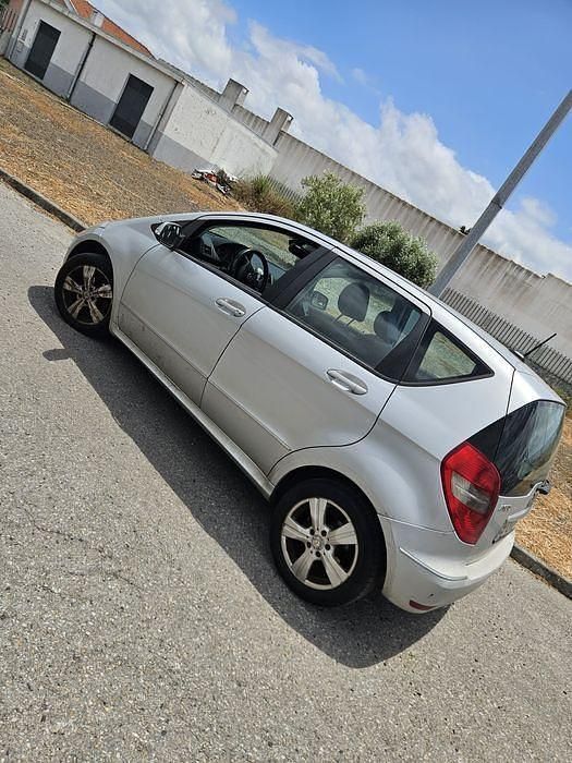 Usado 2011 Mercedes A180 Sedan | € 3.000 (Super Preço) - Imagem 1/4