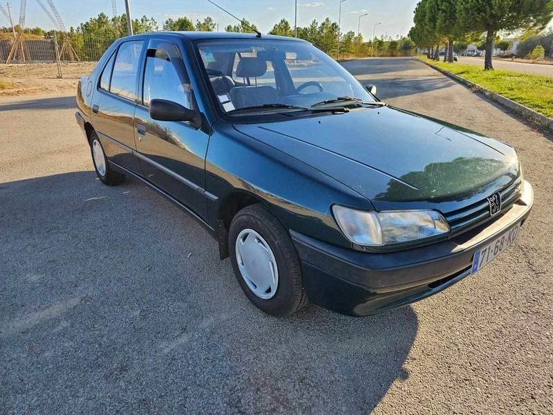 Verde Usado 1996 Peugeot 306 Sedan | € 3.500 - Imagem 1/4