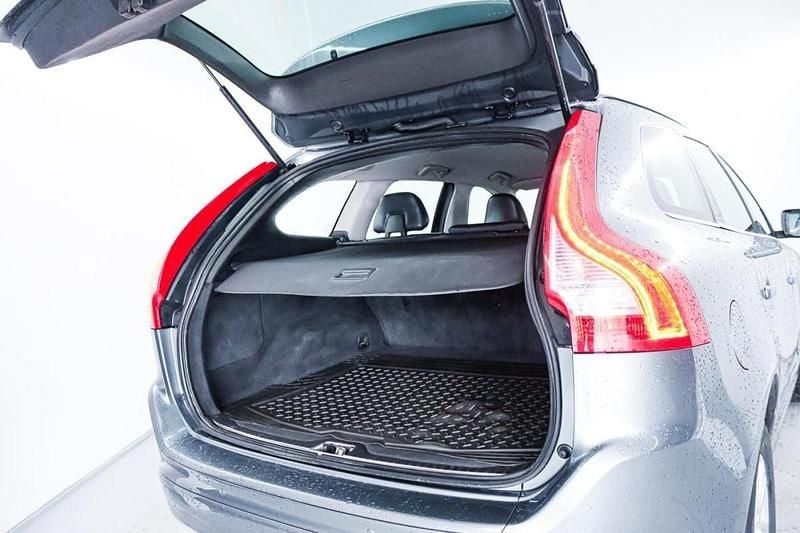 Usado Volvo XC60 150 HP (110 kW) 2015 Cinzento SUV