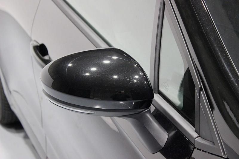 Usado Mitsubishi Colt 101 HP (74 kW) 2025 Preto