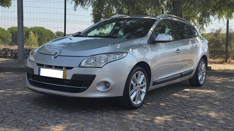 Cinza Usado 2011 Renault Mégane GrandTour Dynamique Carrinha | € 5.990 (Bom preço) - Imagem 1/4