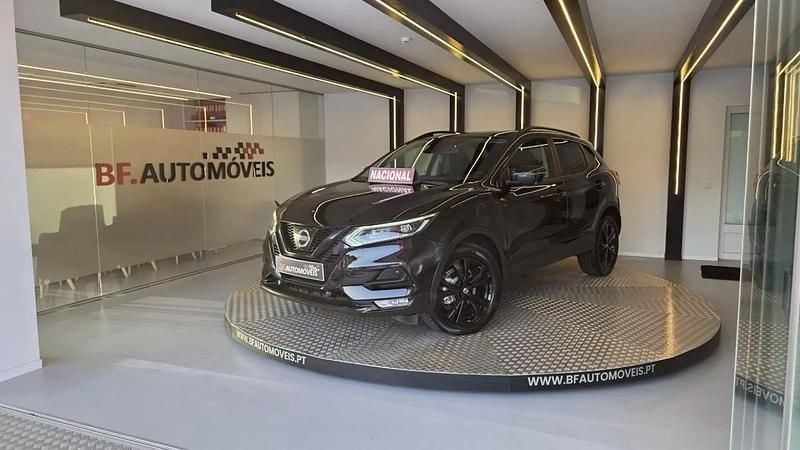 Usado Nissan Qashqai Premium Edition 110 HP (80 kW) 2018 Preto SUV