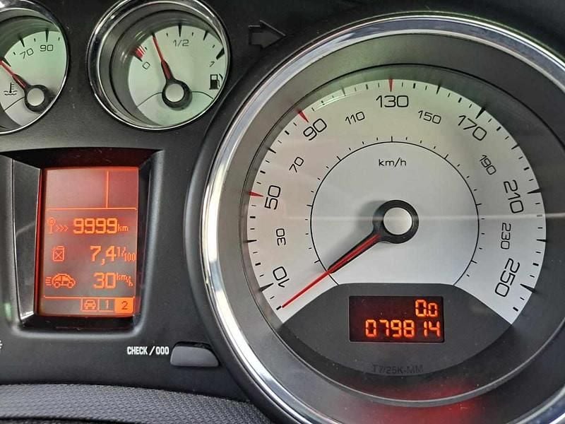 Usado Peugeot 308 CC 111 HP (81 kW) 2011 Branco Cabrios