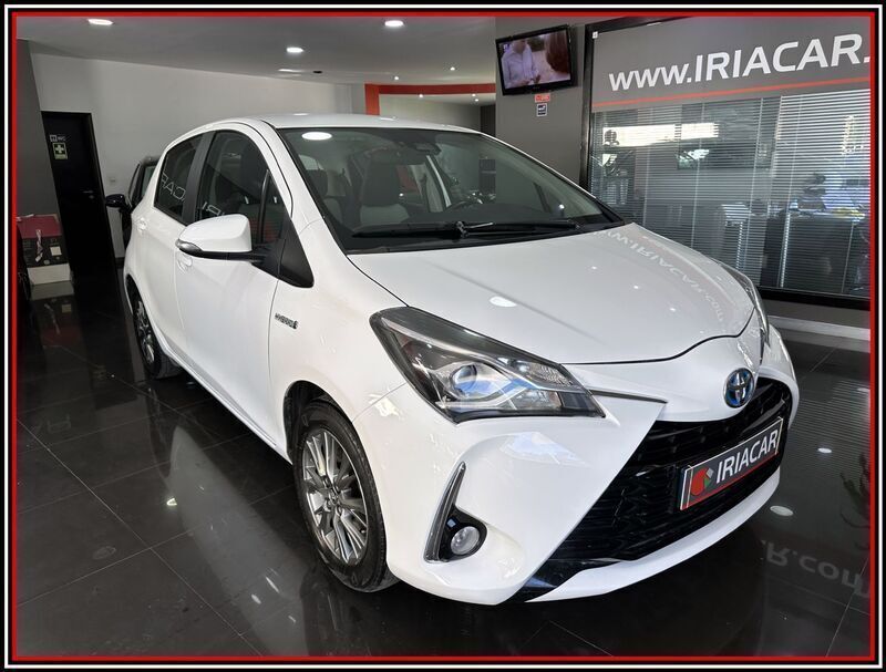 Branco Usado 2018 Toyota Yaris Hybrid Comfort Citadino | € 15.150 (Preço justo) - Imagem 1/4