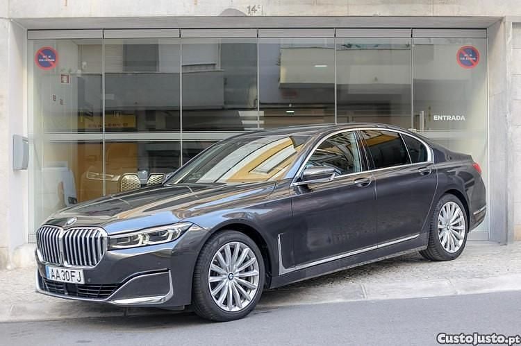 Cinza Usado 2020 BMW 730 Comfort Edition Sedan | € 50.000 - Imagem 1/1