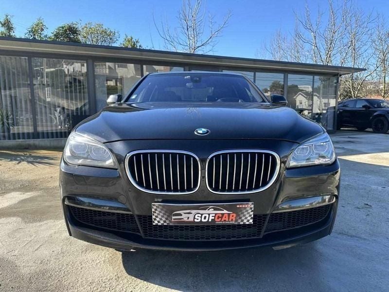 Preto Usado 2013 BMW 750 Sedan | € 41.500 - Imagem 1/4