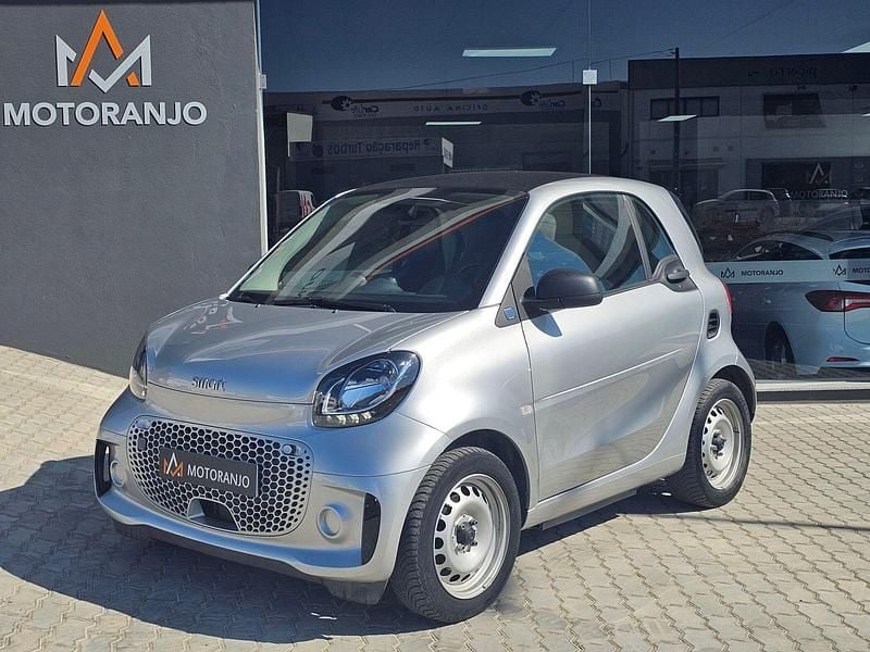 Cinza Usado 2021 Smart ForTwo Electric Drive Passion | € 11.500 (Preço justo) - Imagem 1/4