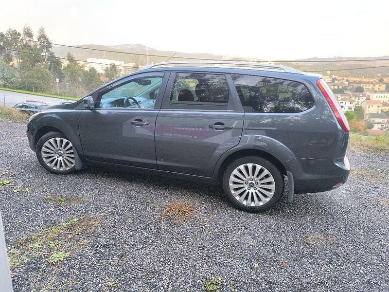 Usado Ford Focus Titanium 109 HP (80 kW) 2009 Sedan