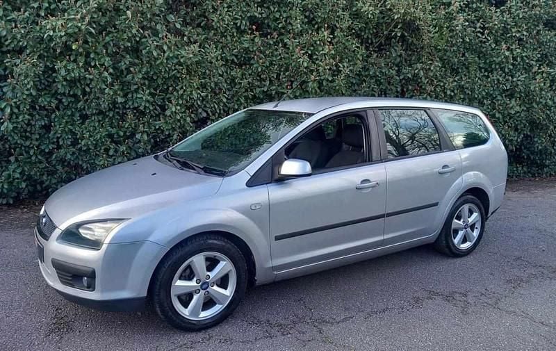 Usado Ford Focus 90 HP (66 kW) 2007 Cinzento Carrinha