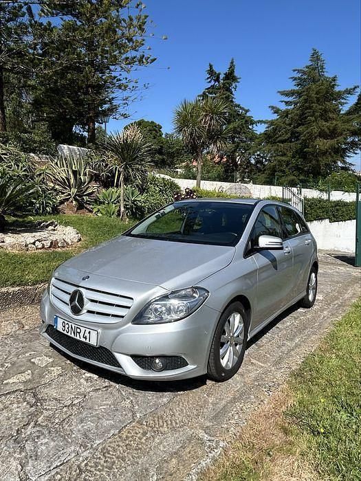 Usado 2013 Mercedes B180 Monovolume | € 8.900 - Imagem 1/4