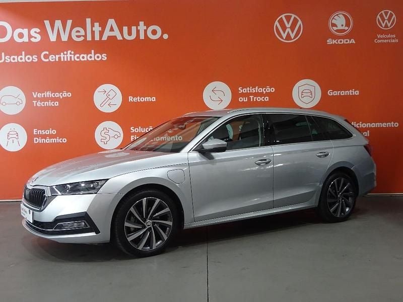 Cinzento claro Usado 2024 Skoda Octavia Carrinha | € 30.990 (Preço justo) - Imagem 1/4