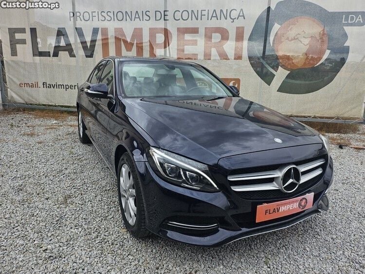 Usado Mercedes C220 Avantgarde 170 HP (125 kW) 2014 Azul Sedan