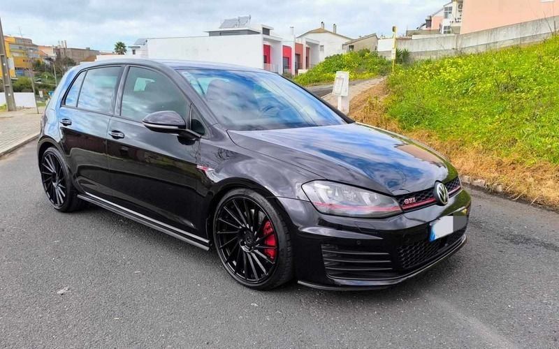 Preto Usado 2014 VW Golf VII Citadino | € 21.000 (Preço justo) - Imagem 1/4