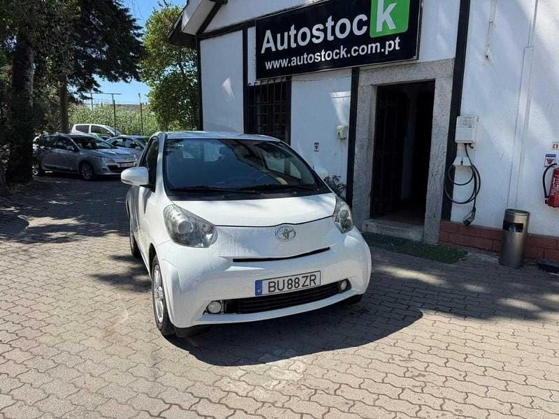 Branco Usado 2009 Toyota iQ Citadino | € 7.800 (Preço justo) - Imagem 1/4