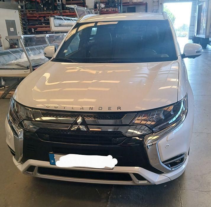 Usado 2018 Mitsubishi Outlander P-HEV Sedan | € 19.500 - Imagem 1/4