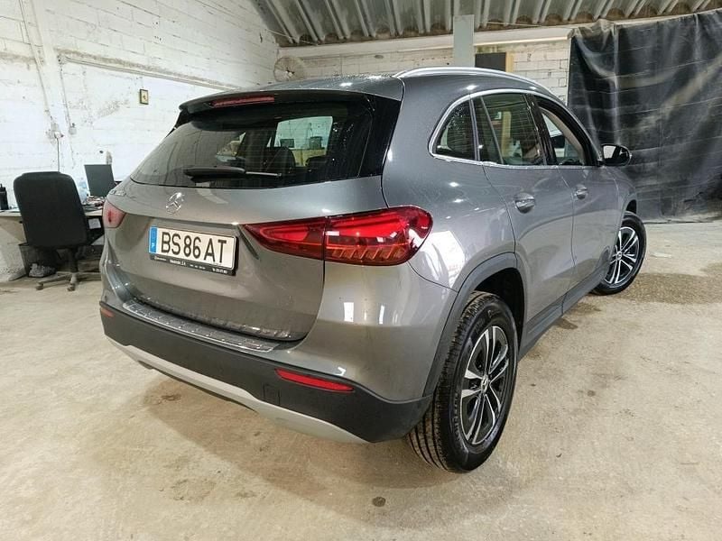 Usado Mercedes GLA180 116 HP (85 kW) 2025 Cinza SUV