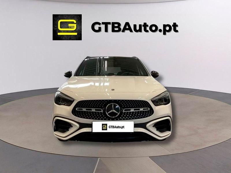 Branco Usado 2023 Mercedes GLA250 AMG SUV | € 52.900 - Imagem 1/4