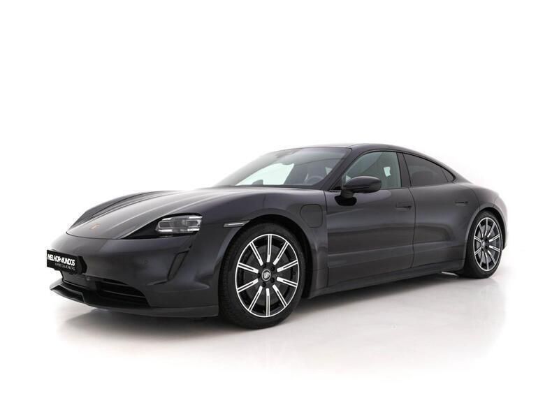 Preto Usado 2021 Porsche Taycan Sedan | € 56.500 - Imagem 1/4