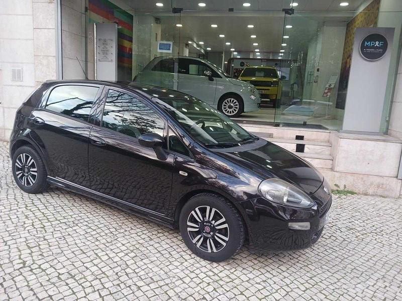 Usado Fiat Punto 85 HP (62 kW) 2012 Preto Citadino