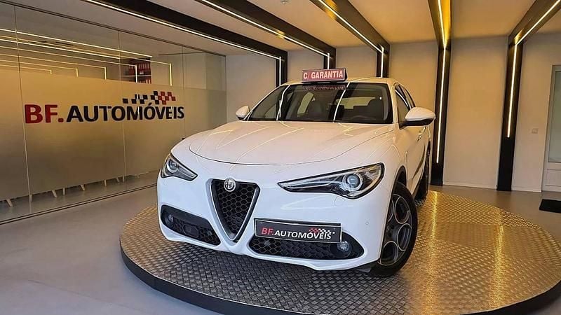 Branco Usado 2018 Alfa Romeo Stelvio Super SUV | € 21.900 (Super Preço) - Imagem 1/4