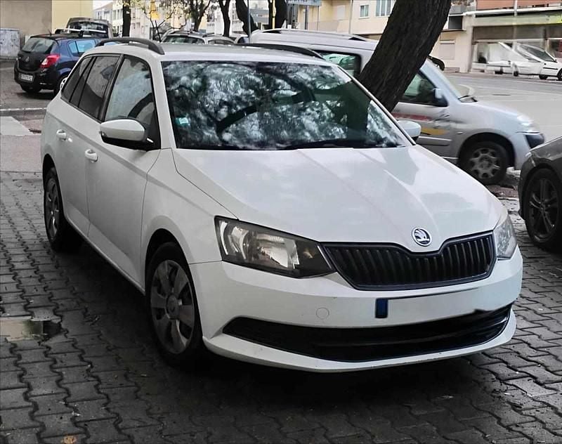 Branco Usado 2015 Skoda Fabia Carrinha | € 5.000 - Imagem 1/4