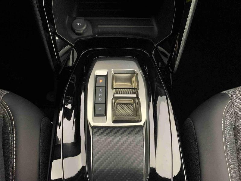 Usado Peugeot 2008 136 HP (100 kW) 2025 Cinzento SUV