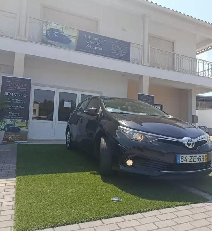 Preto Usado 2015 Toyota Auris Comfort Sedan | € 12.900 - Imagem 1/4