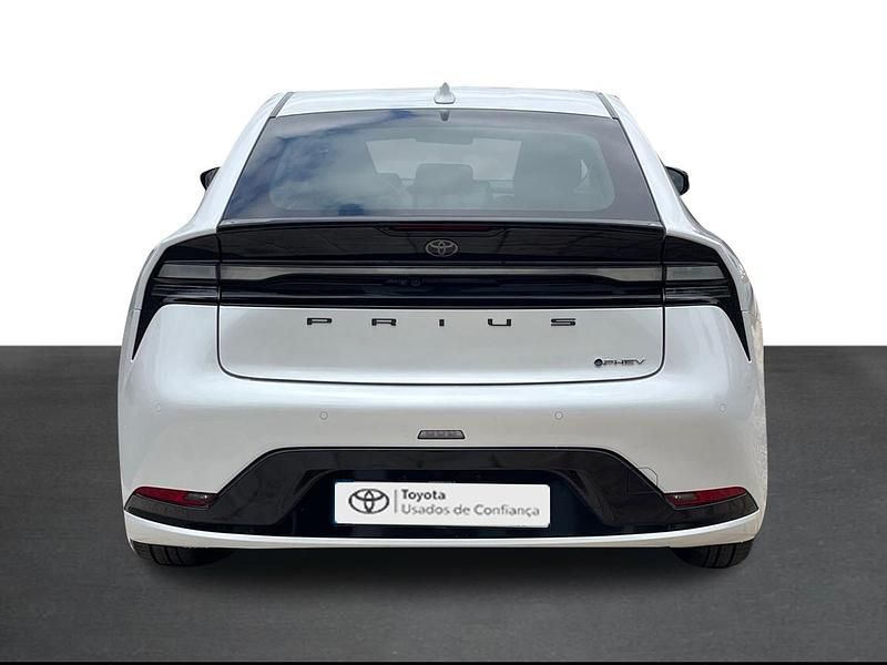 Usado Toyota Prius Luxury 223 HP (164 kW) 2025 Branco (pintura metalizada especial) Citadino