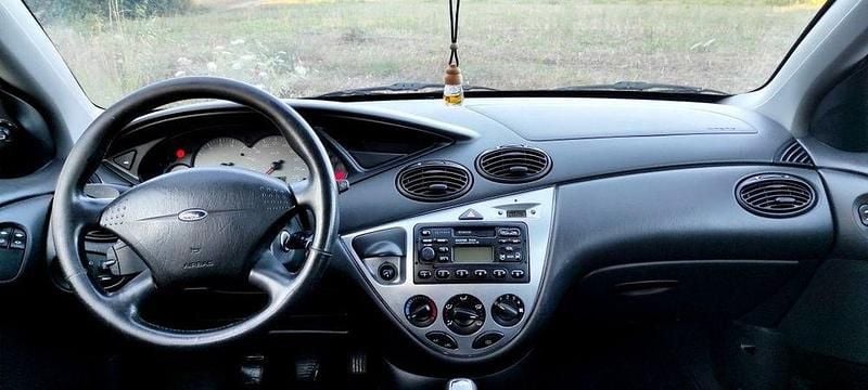 Usado 2001 Ford Focus Sedan | € 2.450 (Preço justo) - Imagem 1/4