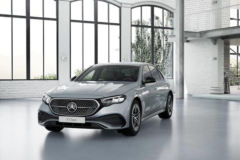 Azul Novo 2025 Mercedes E300 Sedan | € 84.560 (Caro) - Imagem 1/4