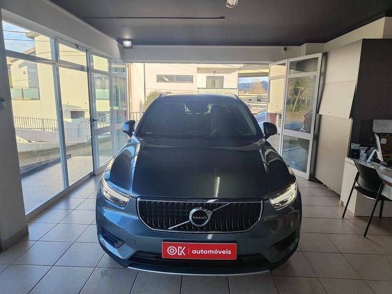 Usado Volvo XC40 Momentum 150 HP (110 kW) 2019 Cinzento SUV