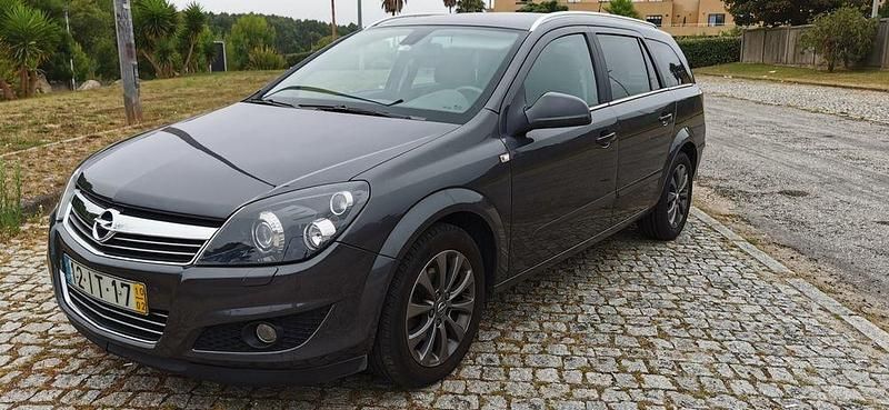 Usado 2010 Opel Astra Cosmo Sedan | € 6.700 (Preço justo) - Imagem 1/4