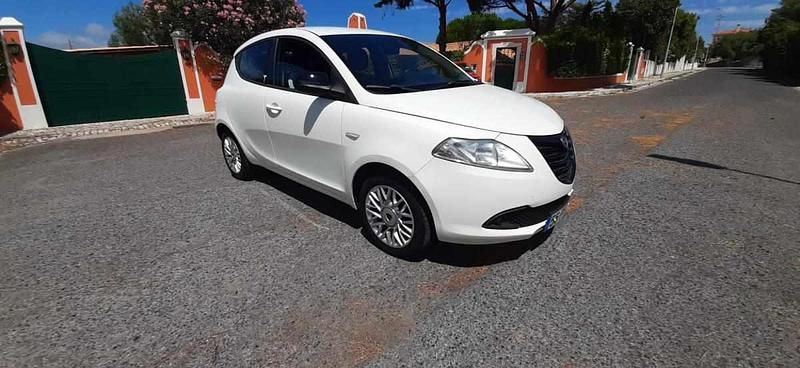 Branco Usado 2014 Lancia Ypsilon Citadino | € 5.921 (Bom preço) - Imagem 1/4