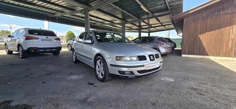 Cinzento Usado 2001 Seat Leon Citadino | € 4.490 (Bom preço) - Imagem 1/4