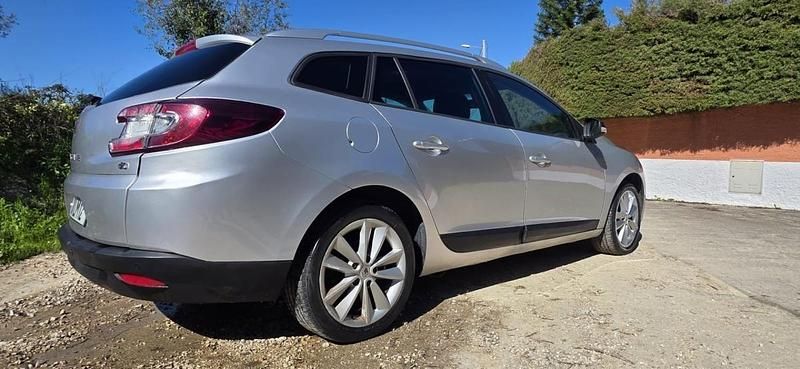 Usado Renault Mégane III 110 HP (80 kW) 2011 Cinzento Carrinha