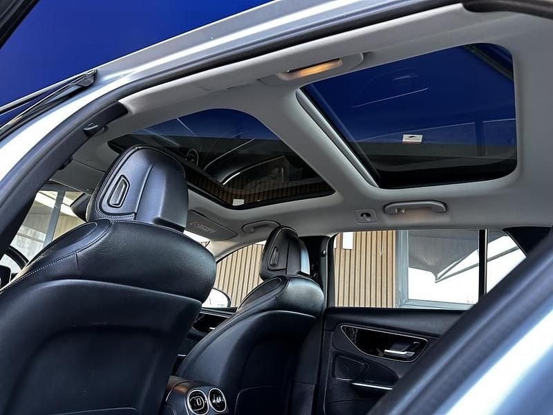 Usado Mercedes C300 Avantgarde 313 HP (230 kW) 2022 Cinza Carrinha