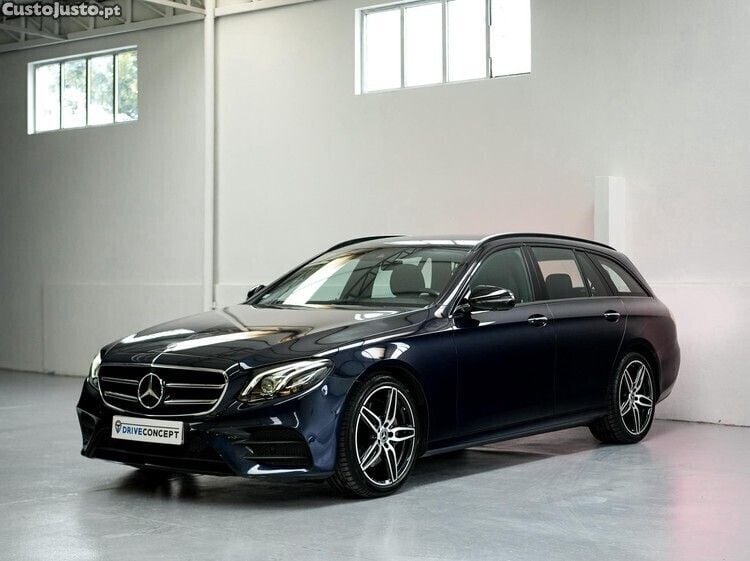 Azul Usado 2018 Mercedes E300 AMG line | € 33.900 - Imagem 1/1