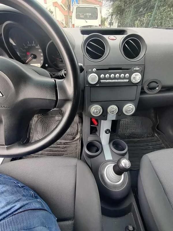 Usado Mitsubishi Colt 95 HP (69 kW) 2005 Azul Sedan