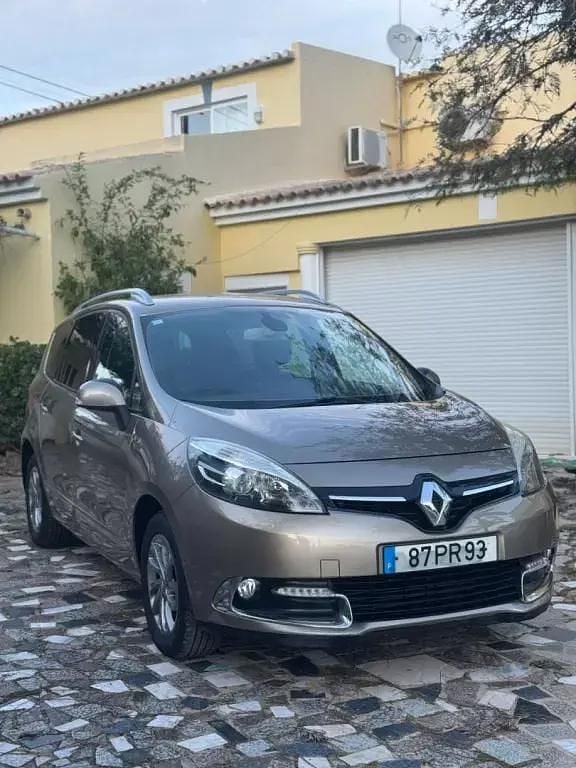 Dourado Usado 2015 Renault Grand Scénic III Monovolume | € 14.500 (Caro) - Imagem 1/4
