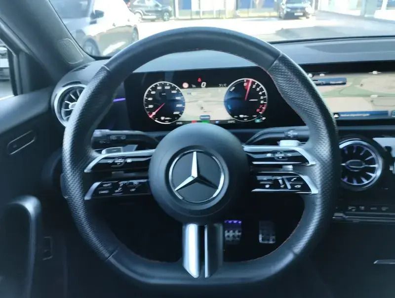 Usado Mercedes A250 Advanced Plus 218 HP (160 kW) 2023 Branco digital Citadino