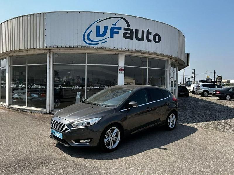 Usado Ford Focus Titanium 120 HP (88 kW) 2016 Castanho Sedan