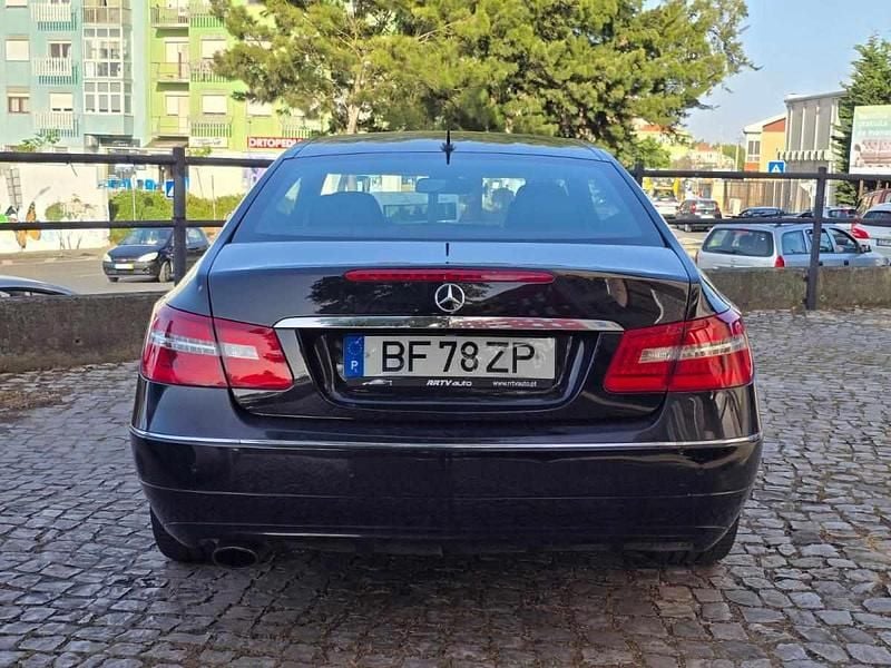 Usado Mercedes E220 170 HP (125 kW) 2011 Preto Coupé