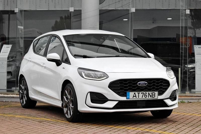 Branco Usado 2022 Ford Fiesta ST-Line Citadino | € 15.990 (Preço justo) - Imagem 1/4