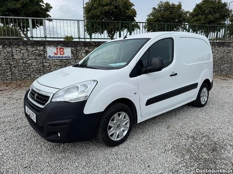 Branco Usado 2017 Peugeot Partner Premium Monovolume | € 10.850 (Preço justo) - Imagem 1/1