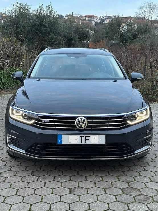 Cinzento Usado 2017 VW Passat GTE Carrinha | € 17.500 (Preço justo) - Imagem 1/4
