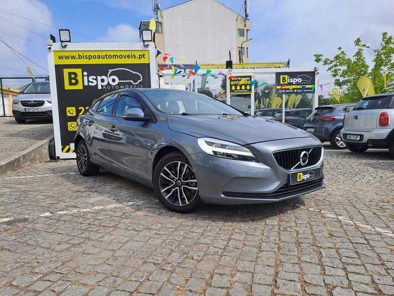 Cinzento Usado 2019 Volvo V40 Momentum Carrinha | € 18.997 (Preço justo) - Imagem 1/4