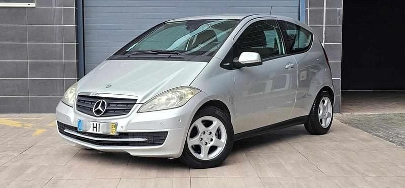 Cinzento Usado 2009 Mercedes A160 Citadino | € 4.950 - Imagem 1/4