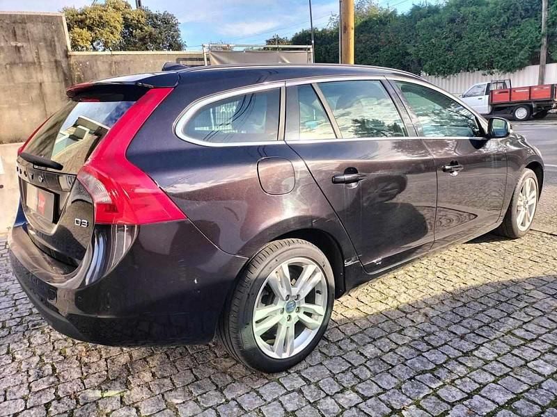 Usado Volvo V60 163 HP (119 kW) 2011 Preto Carrinha