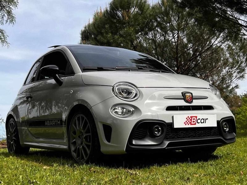 Cinzento Usado 2023 Abarth 695 Competizione Citadino | € 31.499 - Imagem 1/4