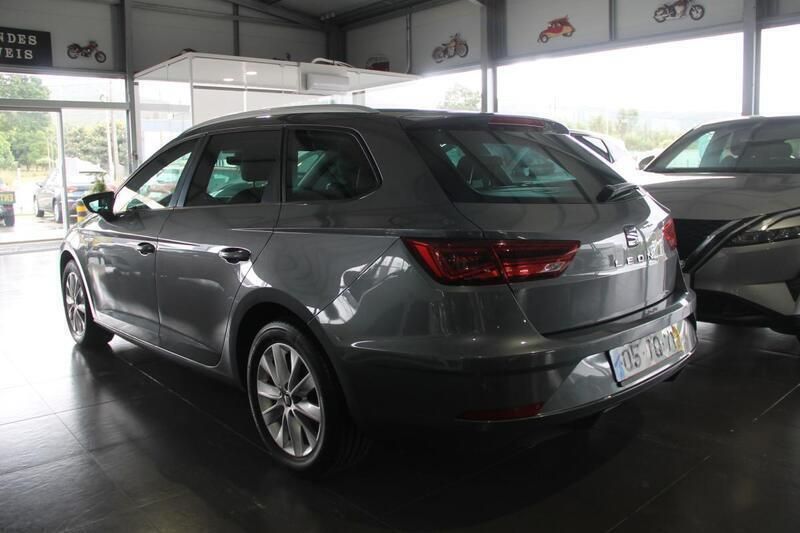 Usado Seat Leon ST 115 HP (84 kW) 2017 Antracite Carrinha